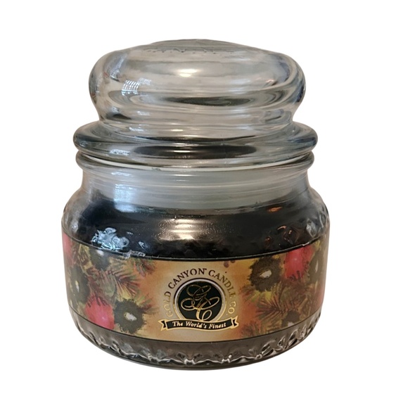 NEW Gold Canyon HOLIDAY WREATH  Candle 8oz - Picture 1 of 8